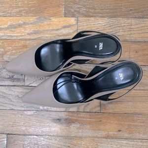 Zara MID-HEIGHT SLINGBACKS
TAUPE GRAY